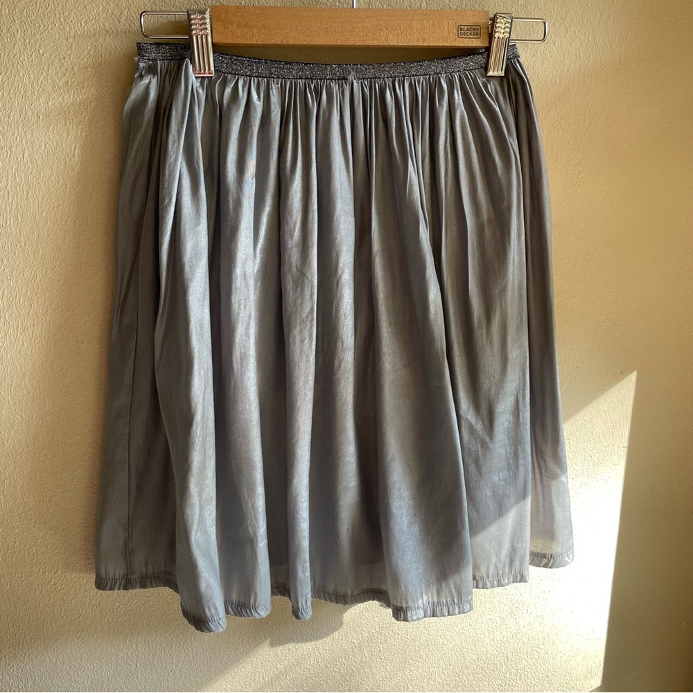 Charlotte Russe Silver Metallic Irredescent Skirt. Pull-on  Elastic Waist. Small